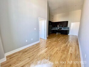 1523 W Girard Ave in Philadelphia, PA - Building Photo - Building Photo