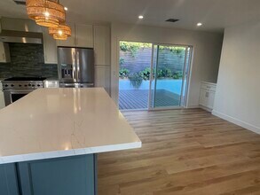 536 1st St in Manhattan Beach, CA - Building Photo - Building Photo