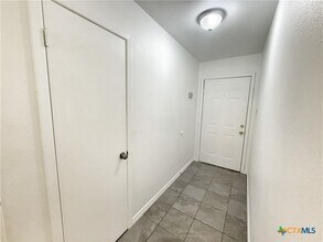 912 Spring Hill Dr in New Braunfels, TX - Building Photo - Building Photo