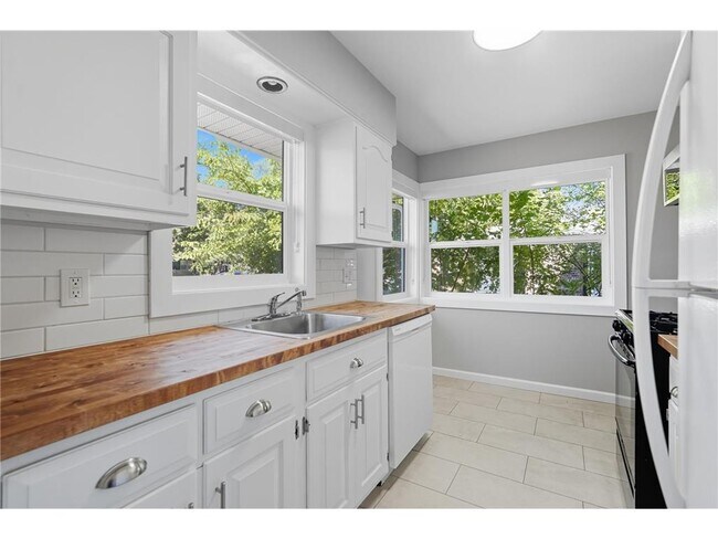 4826 Idaho Ave N in Minneapolis, MN - Building Photo - Building Photo