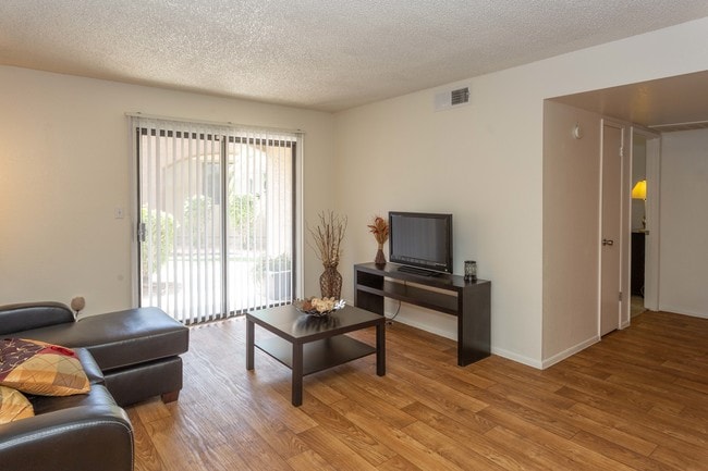 Glen Oaks Apartments