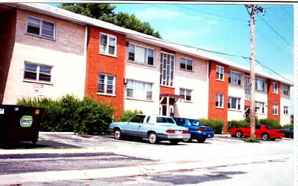 9610-9634 Ivanhoe Ave in Schiller Park, IL - Building Photo