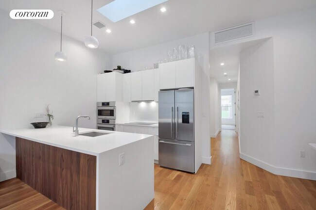 36 Dominick St in New York, NY - Building Photo - Building Photo