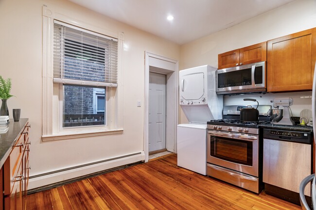 882 Huntington Ave, Unit 4 in Boston, MA - Building Photo - Building Photo