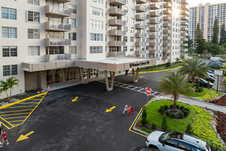 Winston Towers 100 in Sunny Isles Beach, FL - Building Photo - Building Photo