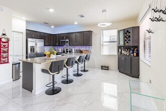 10572 W 35th Way in Hialeah, FL - Building Photo - Building Photo