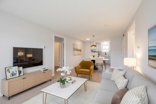 Longhill Gardens in Southampton, MA - Building Photo