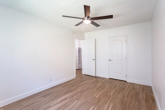 Coldwater Canyon Apartments in Sherman Oaks, CA - Building Photo - Interior Photo