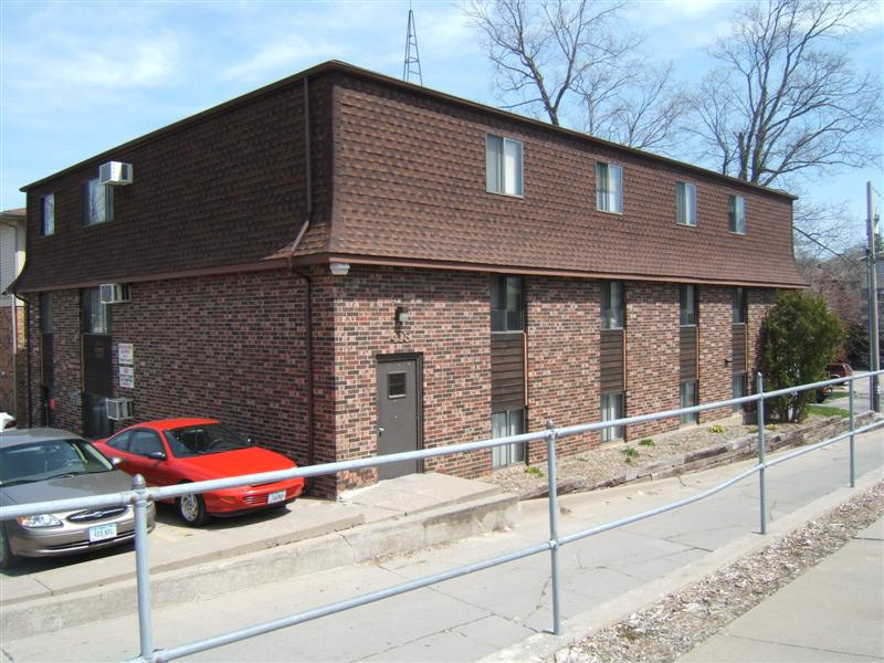 413 S Johnson St in Iowa City, IA - Building Photo