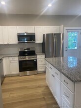 28 Kirkham St in Branford, CT - Building Photo - Building Photo