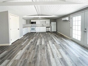 323 Texas St in Freeport, TX - Building Photo - Building Photo