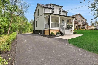 386 Lakeside Rd in Newburgh, NY - Building Photo - Building Photo