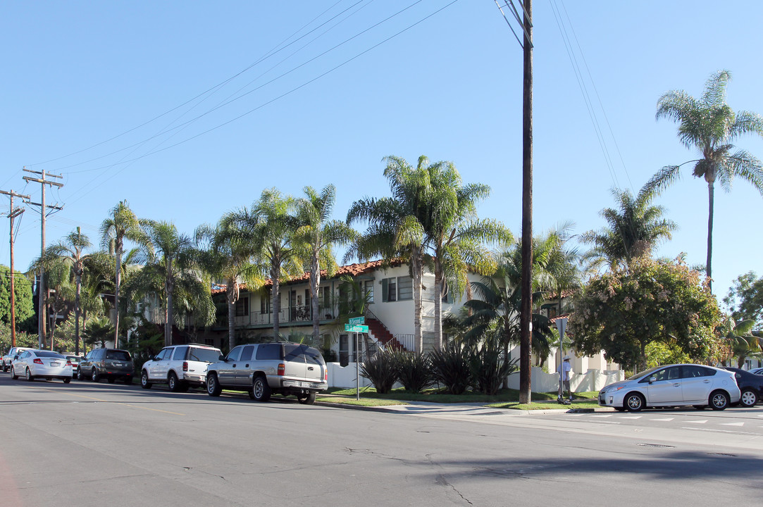 Tropicana Apartments in Coronado, CA - Foto de edificio