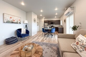 Grandridge Meadows Lofts in Grandview, WA - Foto de edificio - Interior Photo