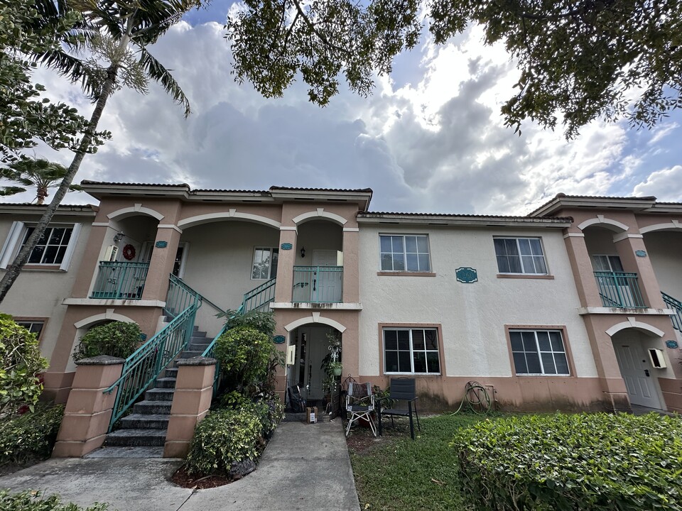 1260 29th SE St, Unit 203 in Homestead, FL - Building Photo