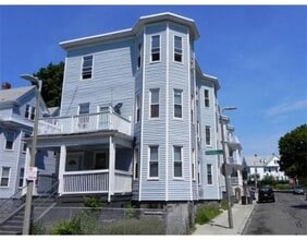34 Speedwell St, Unit 2 in Boston, MA - Foto de edificio - Building Photo