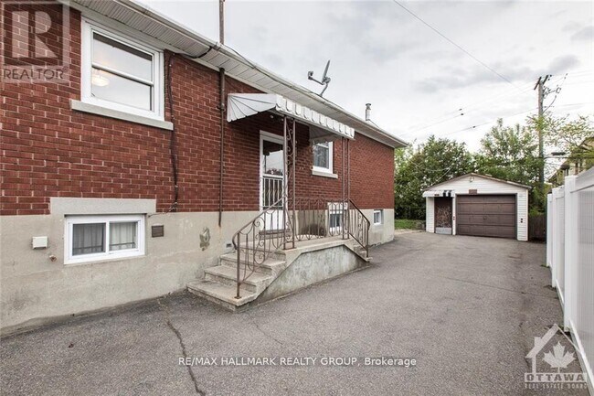 1347 Dorchester Ave in Ottawa, ON - Building Photo - Building Photo