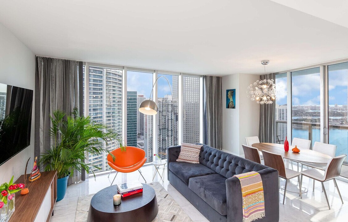 485 Brickell Ave in Miami, FL - Building Photo