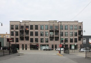 216 N Halsted St in Chicago, IL - Foto de edificio - Building Photo