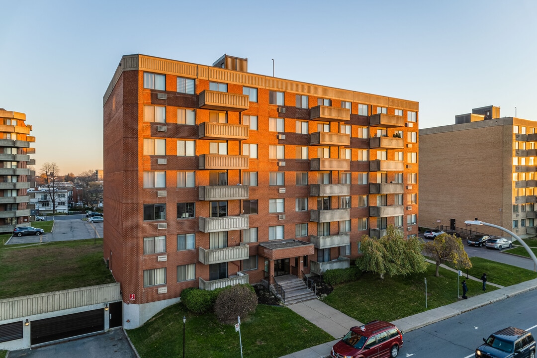 2608 Thimens Boul in Montréal, QC - Building Photo