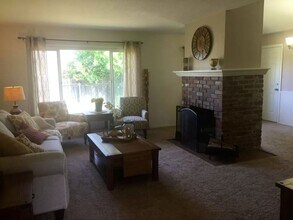 704 11th St in West Sacramento, CA - Building Photo - Building Photo
