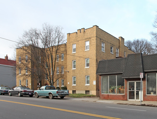 3693 Vine St in Cincinnati, OH - Foto de edificio - Building Photo