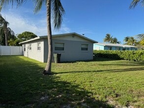 608 SW 8th Ct in Delray Beach, FL - Building Photo - Building Photo