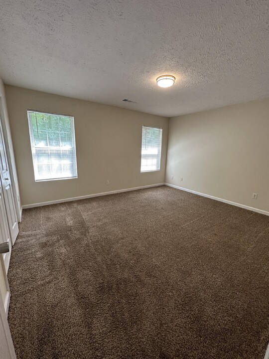 4803 Victoria Ct in Flowery Branch, GA - Building Photo