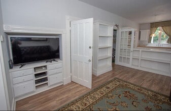 116 9th St, Unit Floor 2 in Troy, NY - Foto de edificio - Building Photo