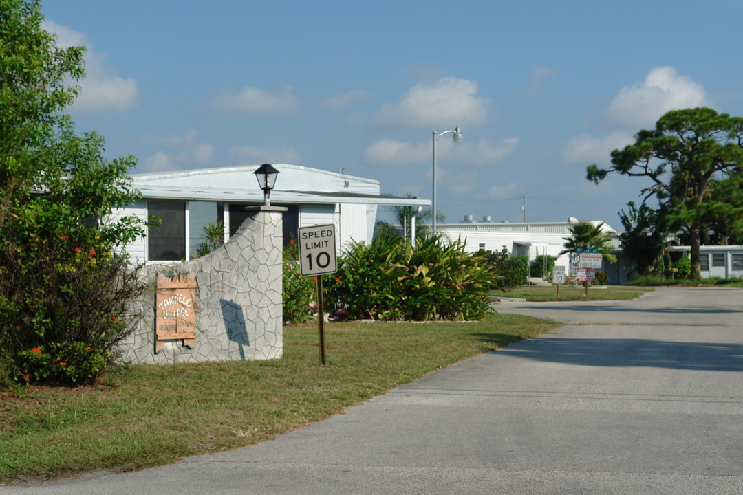 Fort Pierce Estates in Fort Pierce, FL - Building Photo