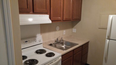 Coves at Columbus on Mayfield Place in Bexley, OH - Building Photo - Interior Photo