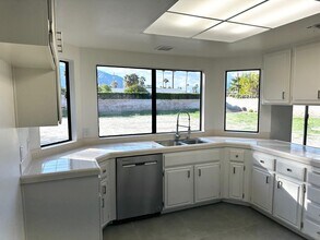 2201 N Farrell Dr in Palm Springs, CA - Building Photo - Building Photo