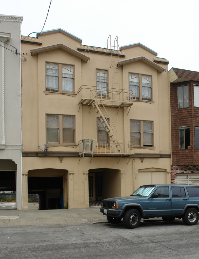 1323 16th Ave in San Francisco, CA - Building Photo - Building Photo