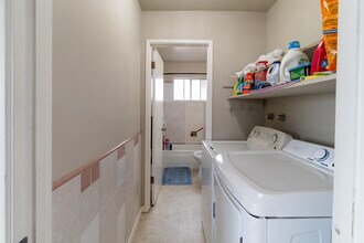 3010 Broadmoor View in Oakland, CA - Building Photo - Building Photo