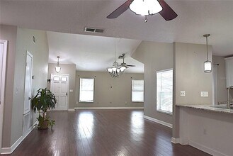 2009 Branch Tree Ln in Brandon, FL - Building Photo - Building Photo