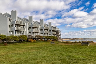 Four Beaches Condominiums in East Haven, CT - Building Photo - Building Photo