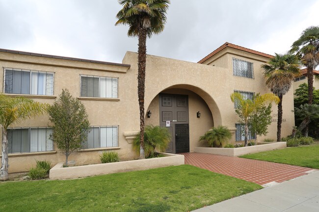 La Barcelona in Ventura, CA - Foto de edificio - Building Photo