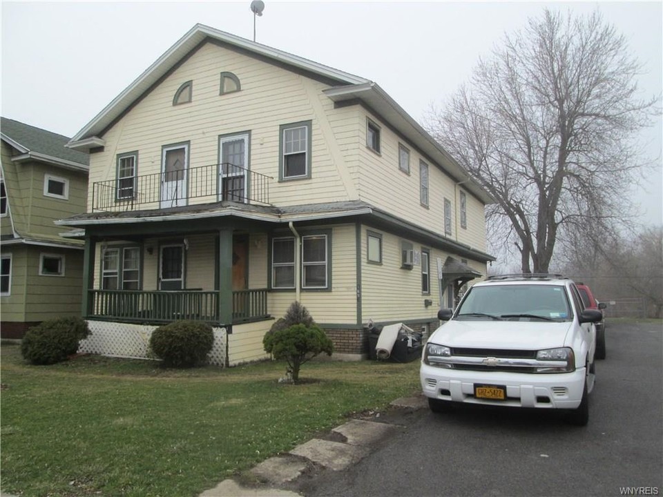1697-1699 Seneca St in Buffalo, NY - Foto de edificio