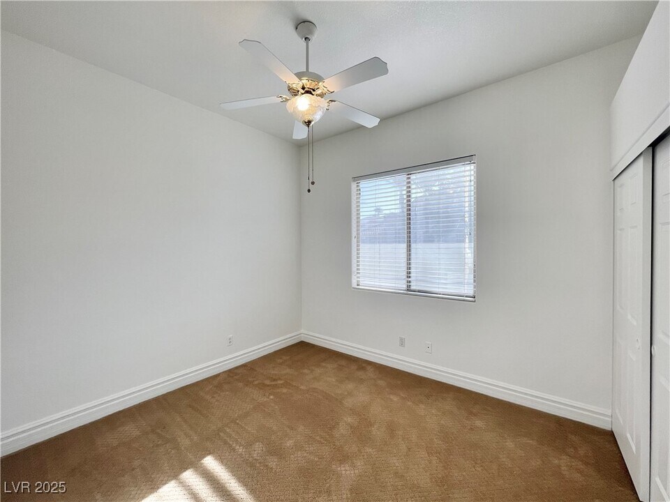 65 Sahalee Dr in Las Vegas, NV - Building Photo