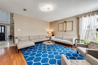 2106 Hunter Pl Ln in Arlington, TX - Building Photo - Building Photo