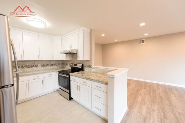 property at 1823 El Parque Ct