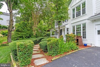 3961 Stirrup Ct in Woodbridge, VA - Building Photo - Building Photo