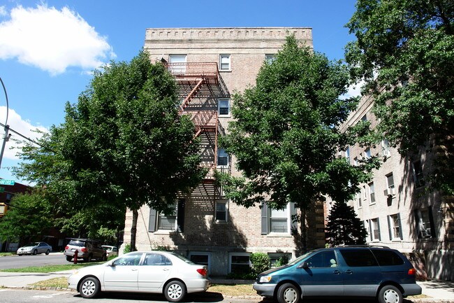 14903 Sanford Ave in Flushing, NY - Building Photo - Building Photo