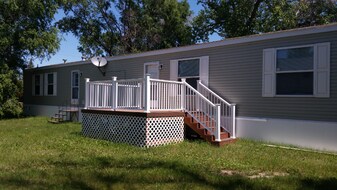 203 2nd St S in Froid, MT - Building Photo