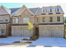 5550 Lightheart Ct in Suwanee, GA - Building Photo