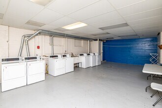 The Ambassador Apartments in Milwaukee, WI - Foto de edificio - Interior Photo