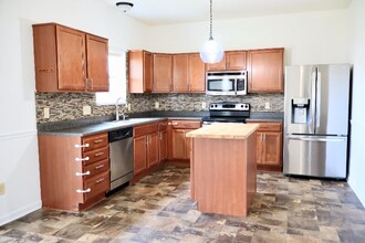 6215 Enclave Blvd in Greenwood, IN - Building Photo - Building Photo