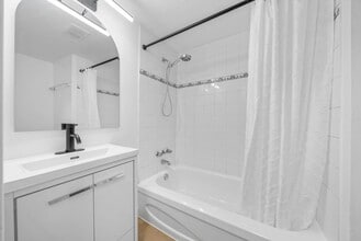 223 Jackson St W in Hamilton, ON - Building Photo - Building Photo