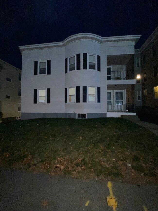 356 Chandler St, Unit 1 in Worcester, MA - Building Photo - Building Photo