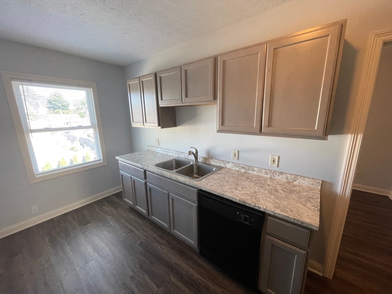 4139 S Dixie Dr in Moraine, OH - Building Photo